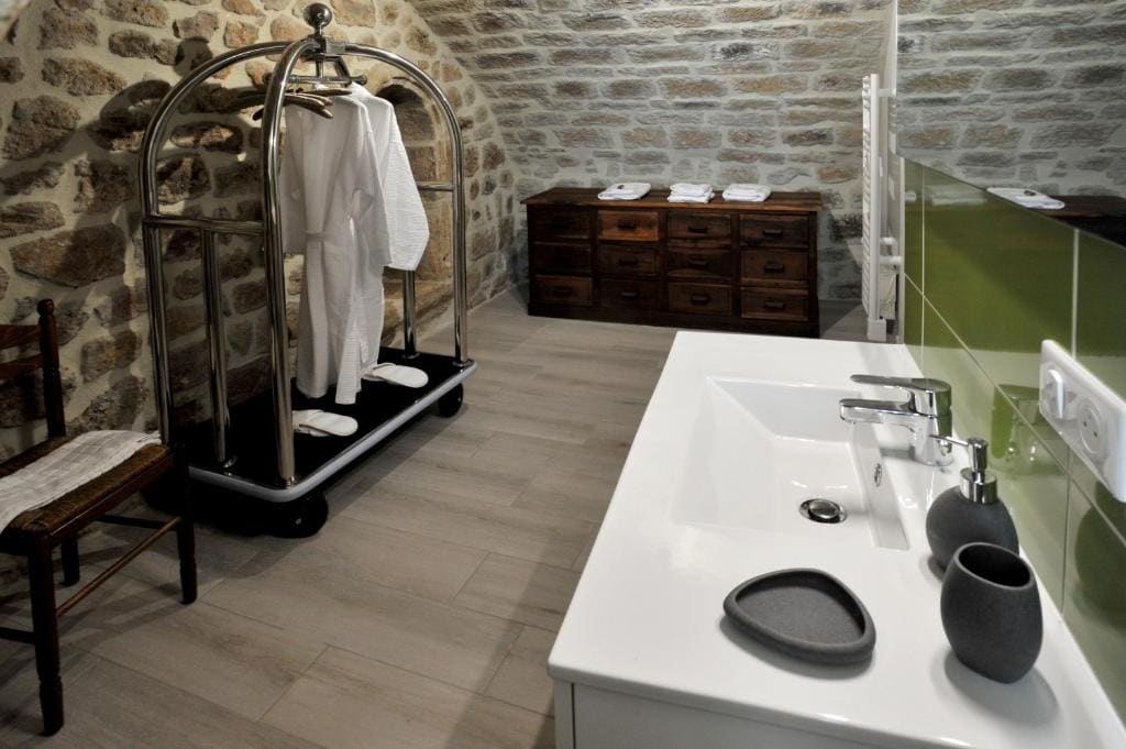 Chambre Comballe charmante avec jacuzzi - Main view