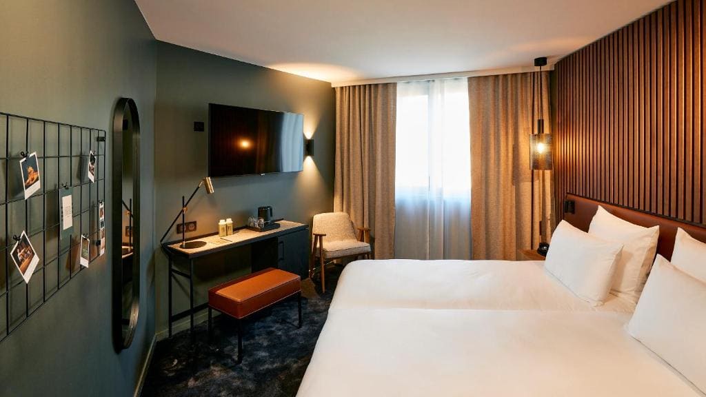 Le Bellune Paris - View 2