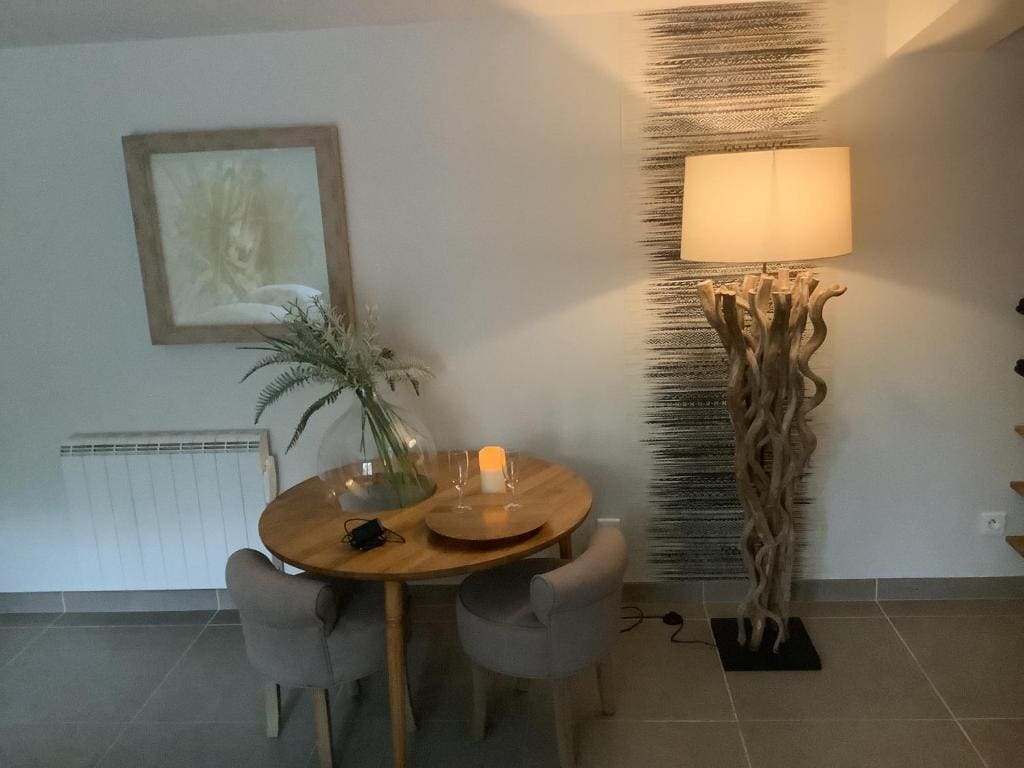 Suite avec jacuzzi privé, piscine et petit déjeuner - View 4