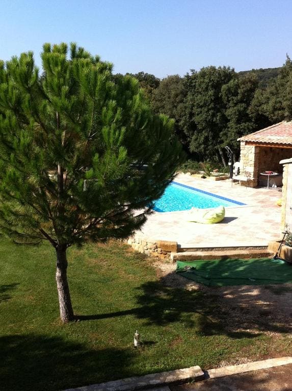 Suite avec jacuzzi privé, piscine et petit déjeuner - View 3