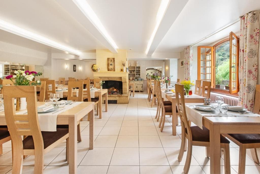 Hôtel Restaurant Le Relays du Chasteau - Logis Hôtel - View 3