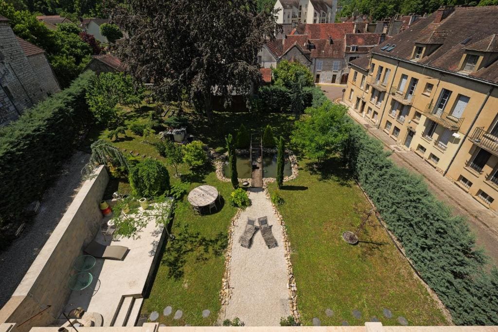 Maison Les Étoiles B&B with Garden Breakfast Tonnerre - View 6