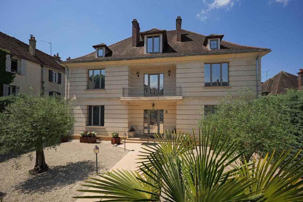 Maison Les Étoiles B&B with Garden Breakfast Tonnerre - View 7