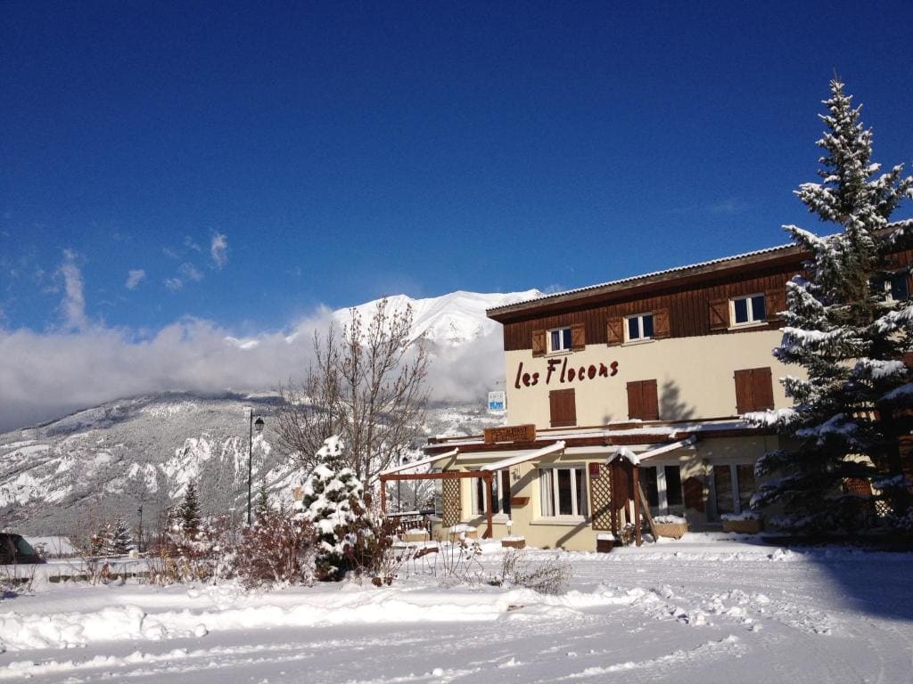 Hôtel les Flocons - Main view