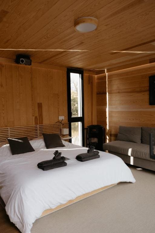Lodge on the water in Dordogne - View 6