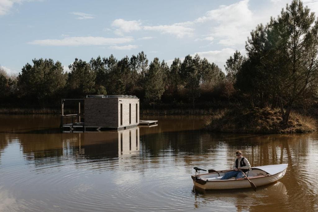 Lodge on the water in Dordogne - Main view
