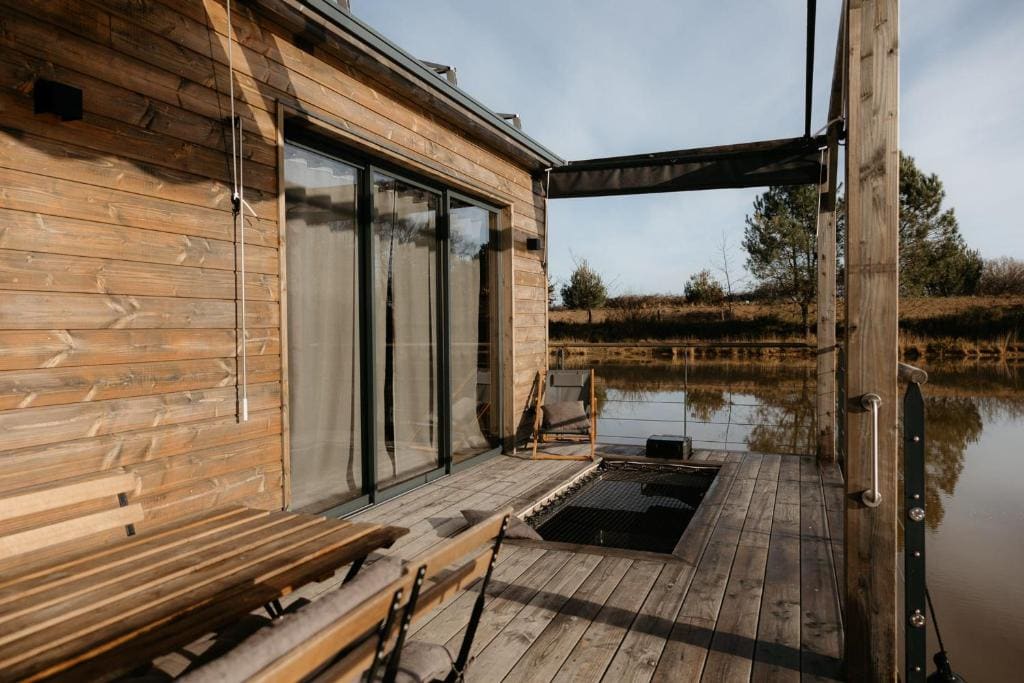 Lodge on the water in Dordogne - View 5