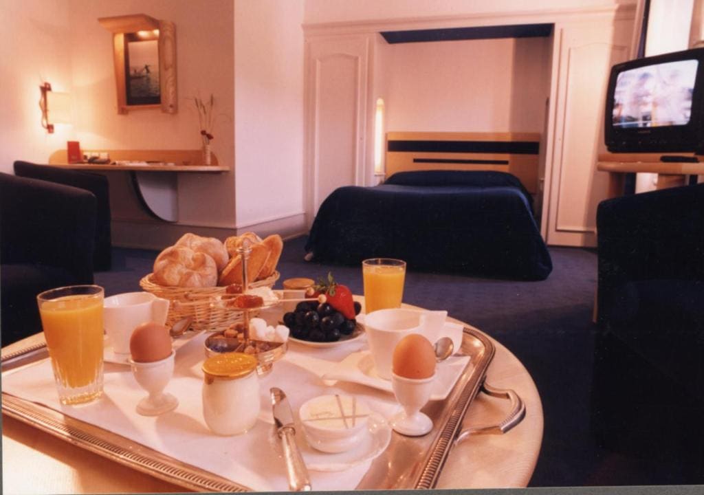 Logis Hotel Restaurant Le France - View 6