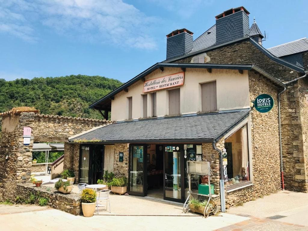 Logis Hôtels - Hostellerie des Lauriers - Hôtel Restaurant - View 3