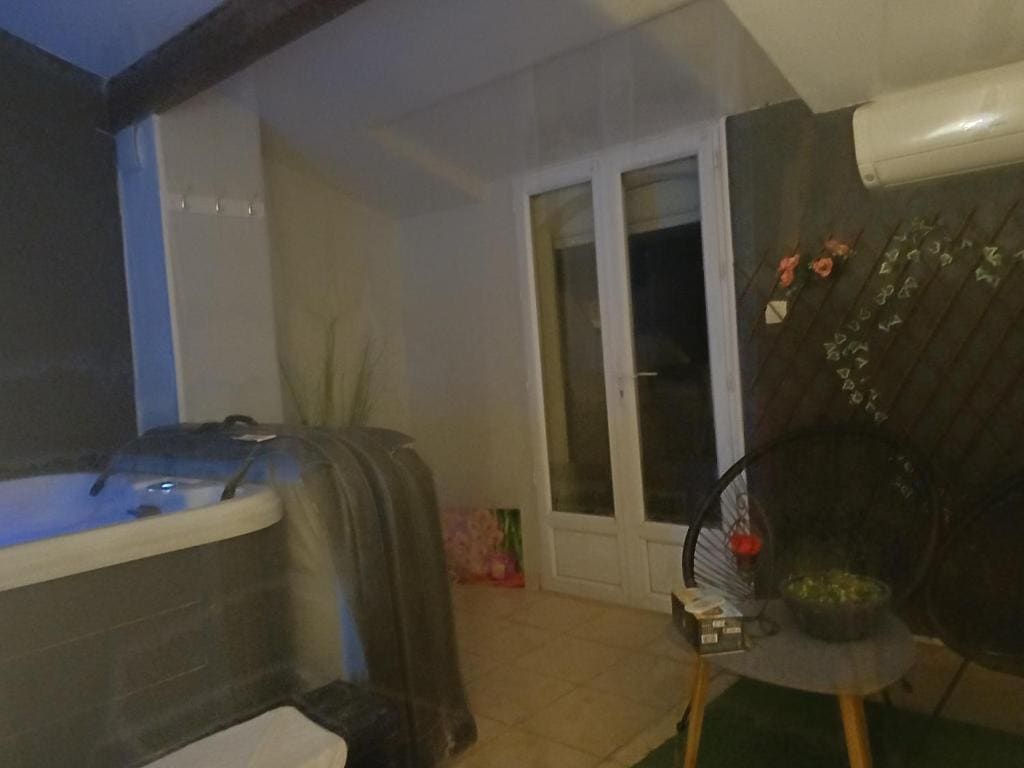 Maison avec jacuzzi - View 2