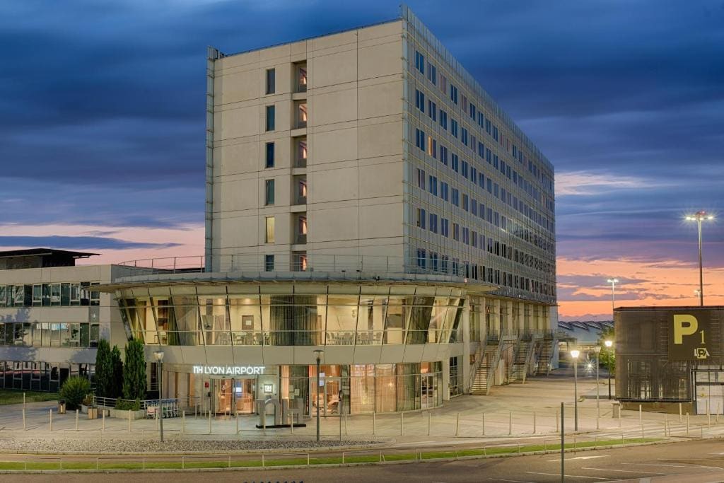 NH Lyon Airport - Main view
