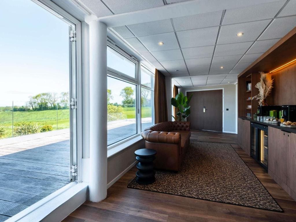 Mercure Omaha Beach Hotel - View 7