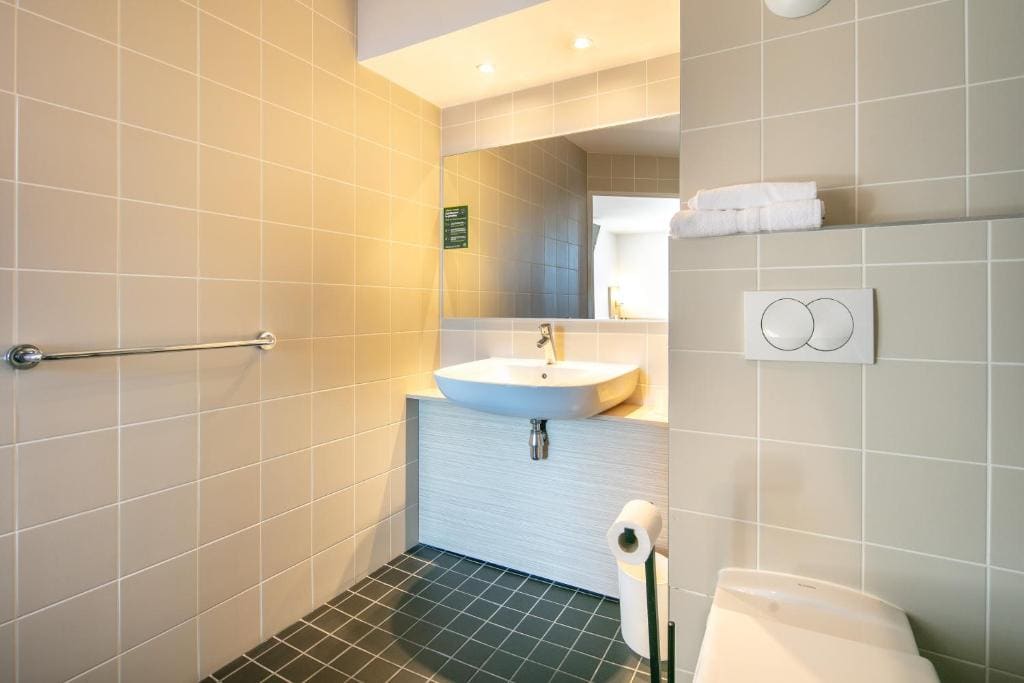 B&B HOTEL Lyon Aéroport Saint-Quentin-Fallavier - View 6
