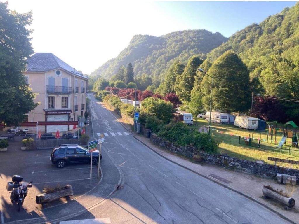 Pyrenean Pursuits - Main view