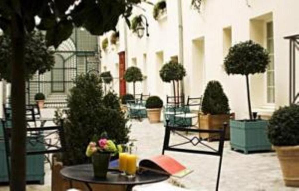 Hotel Suites Unic Renoir Saint-Germain - View 4