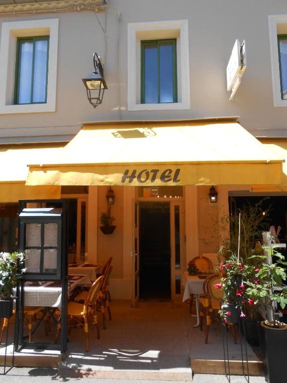 Hôtel-Restaurant "Chez Carrière" - Main view