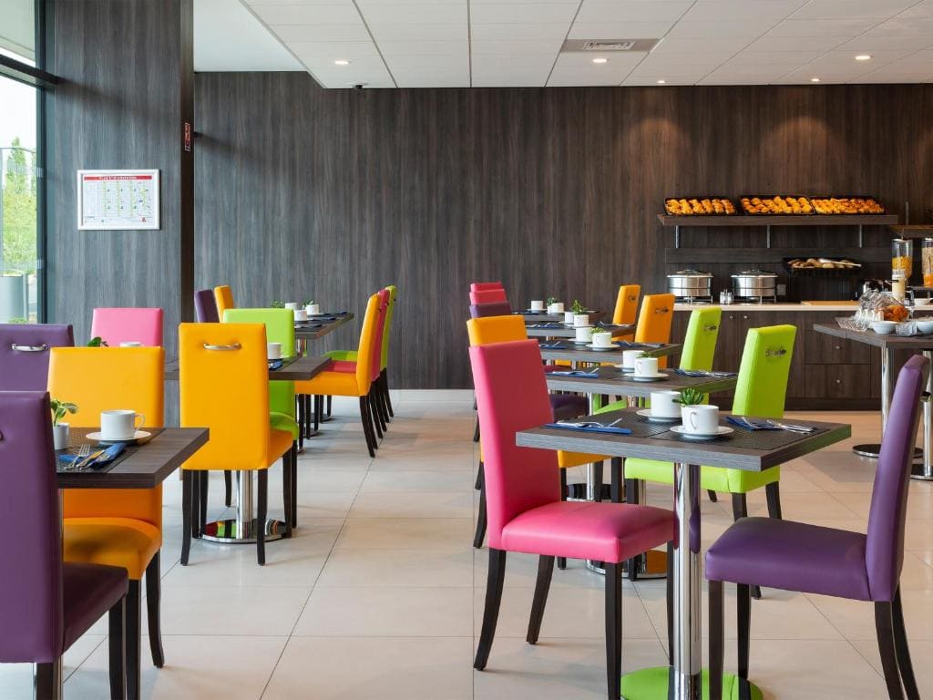 Hôtel Roi Soleil Prestige Plaisir - St Quentin - View 3
