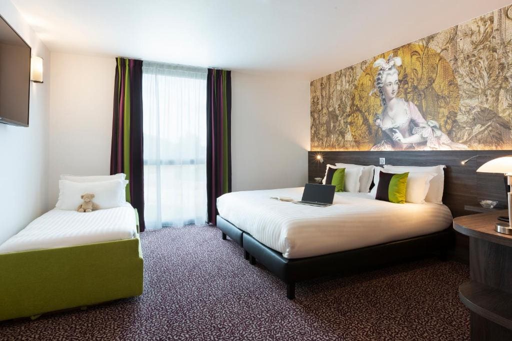Hôtel Roi Soleil Prestige Plaisir - St Quentin - View 2