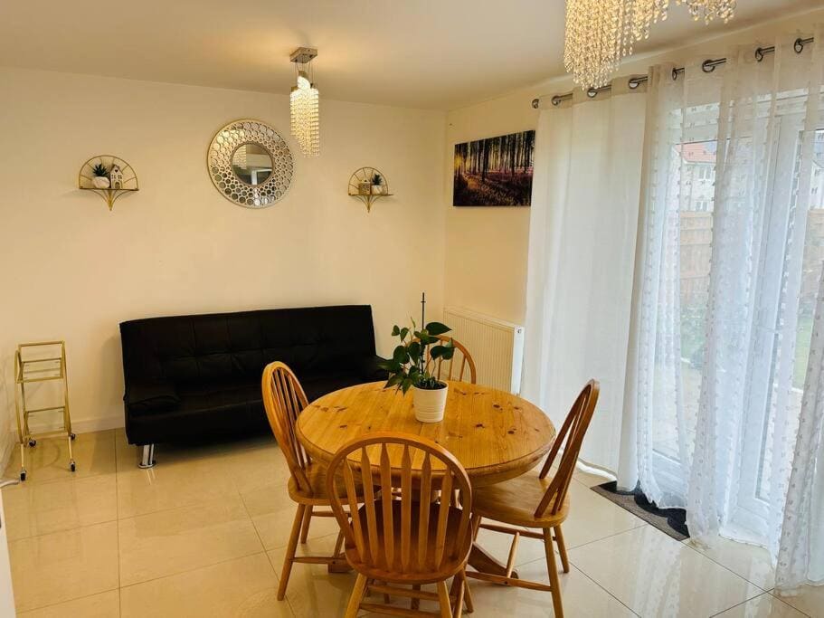 5 Bedroom House near Edinburgh Airport & Murrayfield Stadium - View 5