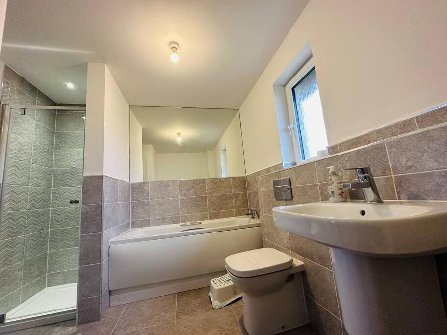 5 Bedroom House near Edinburgh Airport & Murrayfield Stadium - View 3