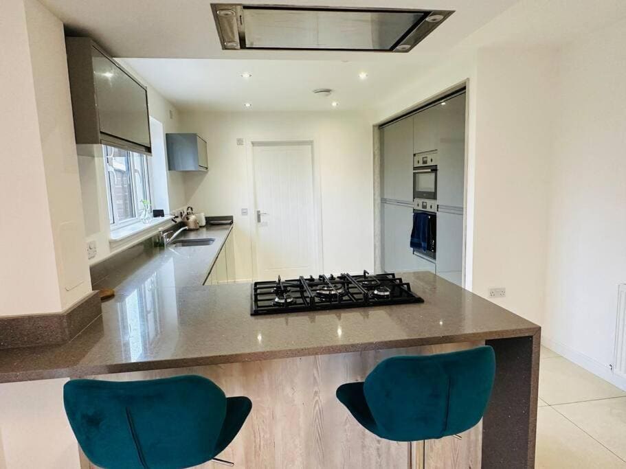 5 Bedroom House near Edinburgh Airport & Murrayfield Stadium - View 4