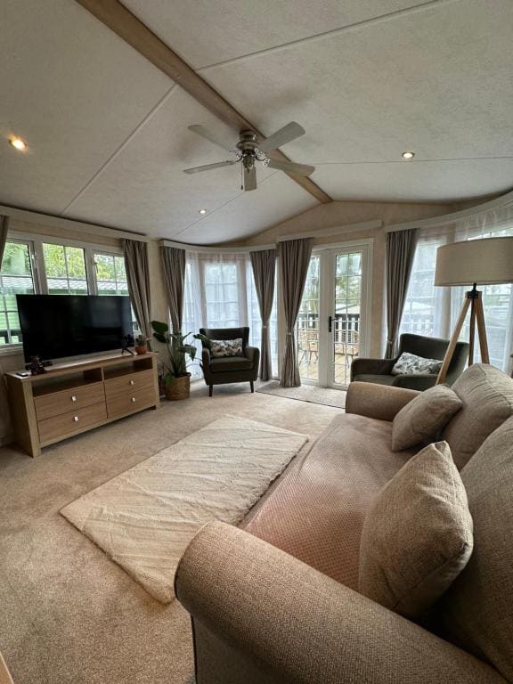 56 Main Park Caravan Hire Lillardsedge Holiday Park Jedburgh - View 2