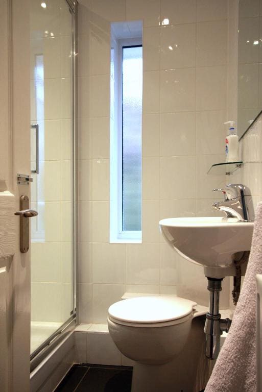 Abacus Bed and Breakfast, Blackwater, Hampshire - View 2