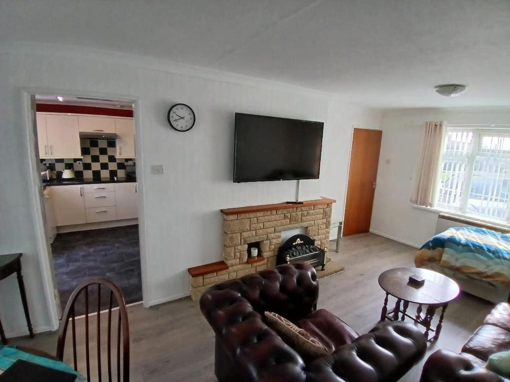 Double rooms available, near Safari Park & Hospital - Main view