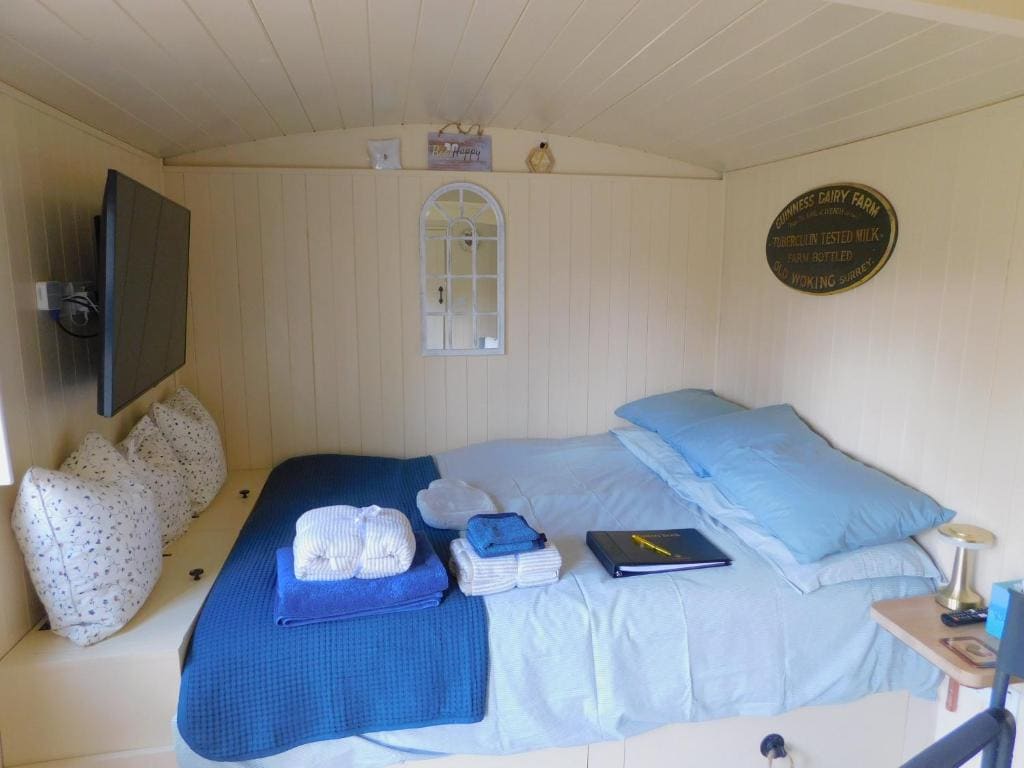 annes hatch hut - View 2