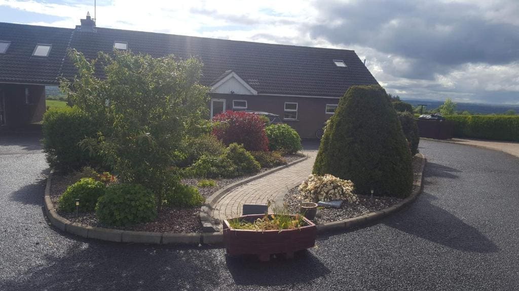 Antrim Heights B&B Panoramic Views & Free Parking — Vue 5