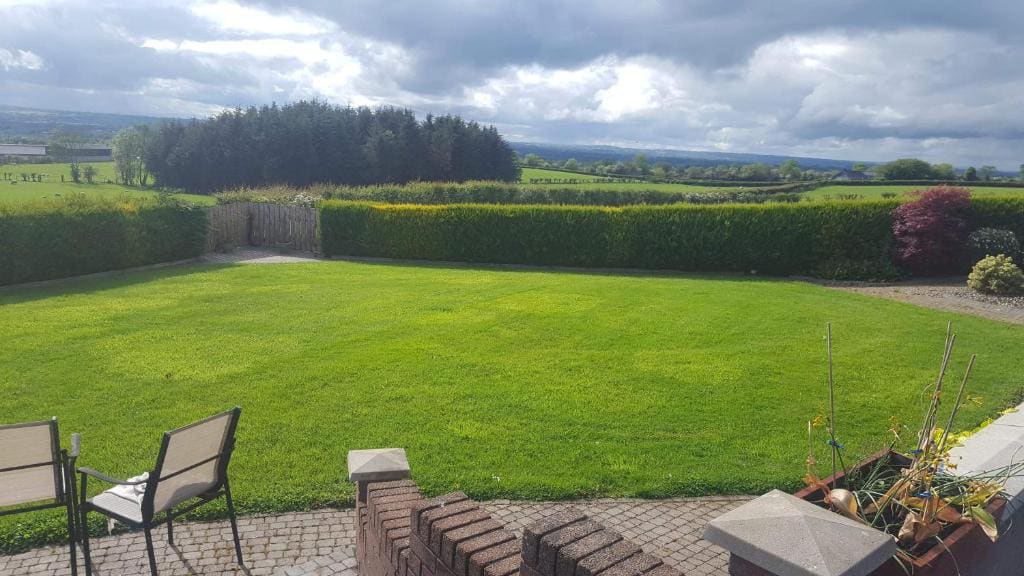 Antrim Heights B&B Panoramic Views & Free Parking — Vue 4
