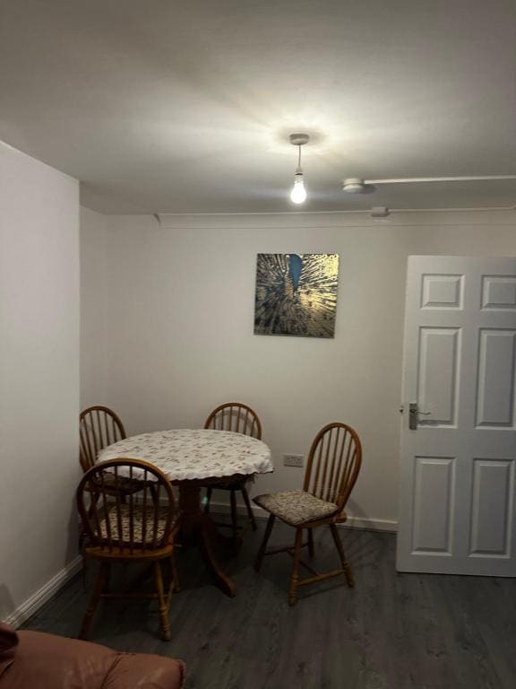 Apex house Rainham - View 6