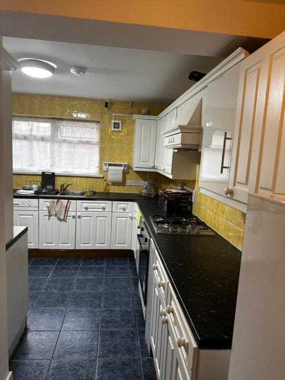 Apex house Rainham - View 4