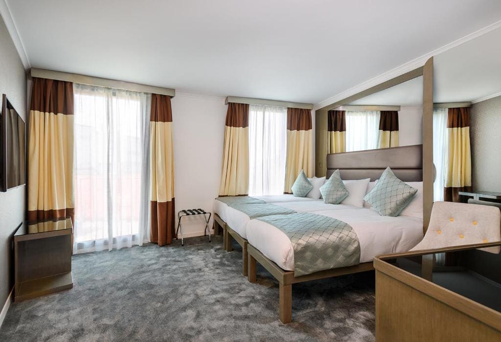 Atrium Hotel Heathrow - View 2
