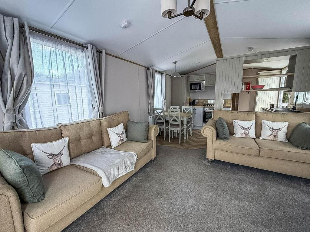 Beautiful Caravan At Broadland Sands - View 5
