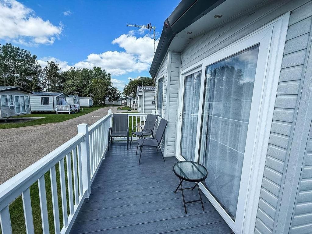 Beautiful Caravan At Broadland Sands - View 4