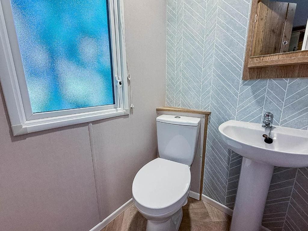 Beautiful Caravan At Broadland Sands - View 3