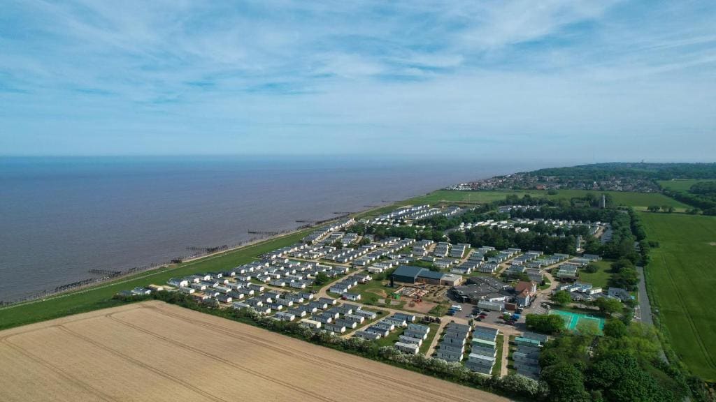 Beautiful Caravan At Broadland Sands - View 6