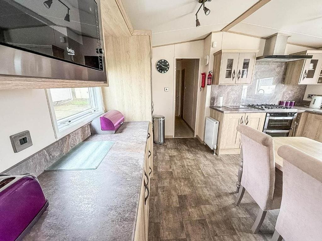 Beautiful Lodge At Manor Park In Hunstanton Ref 23018K - View 7