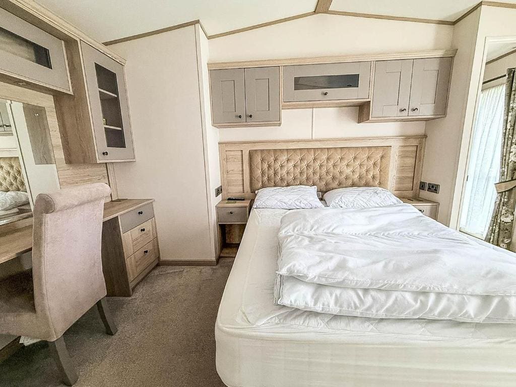Beautiful Lodge At Manor Park In Hunstanton Ref 23018K - View 2