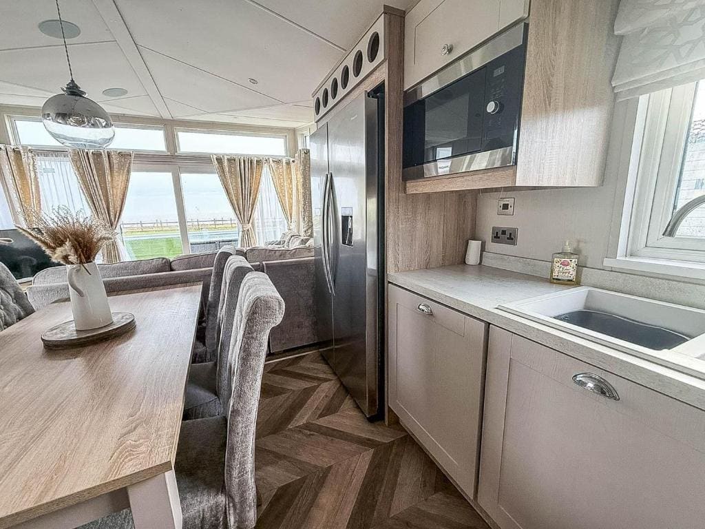 Broadland Sands Beautiful Lodge - View 4