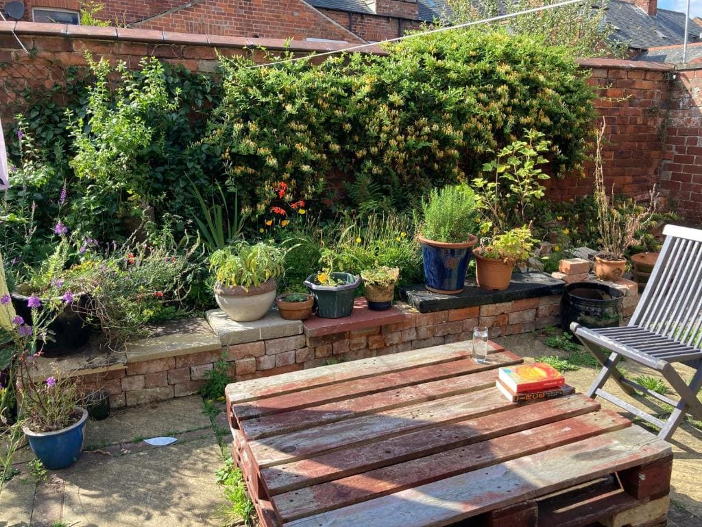 Beautiful sunlit room, 2 mins from beach, private garden - Vista 7