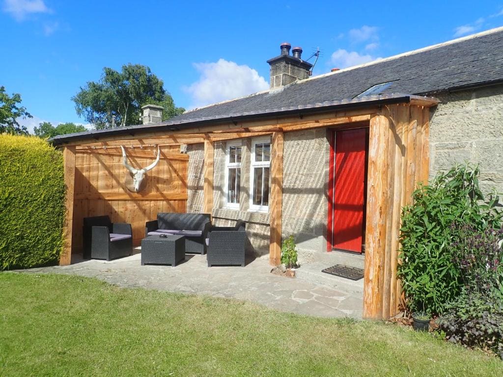 Speyside Tipi Retreat & Whisky Hot Tub - View 7