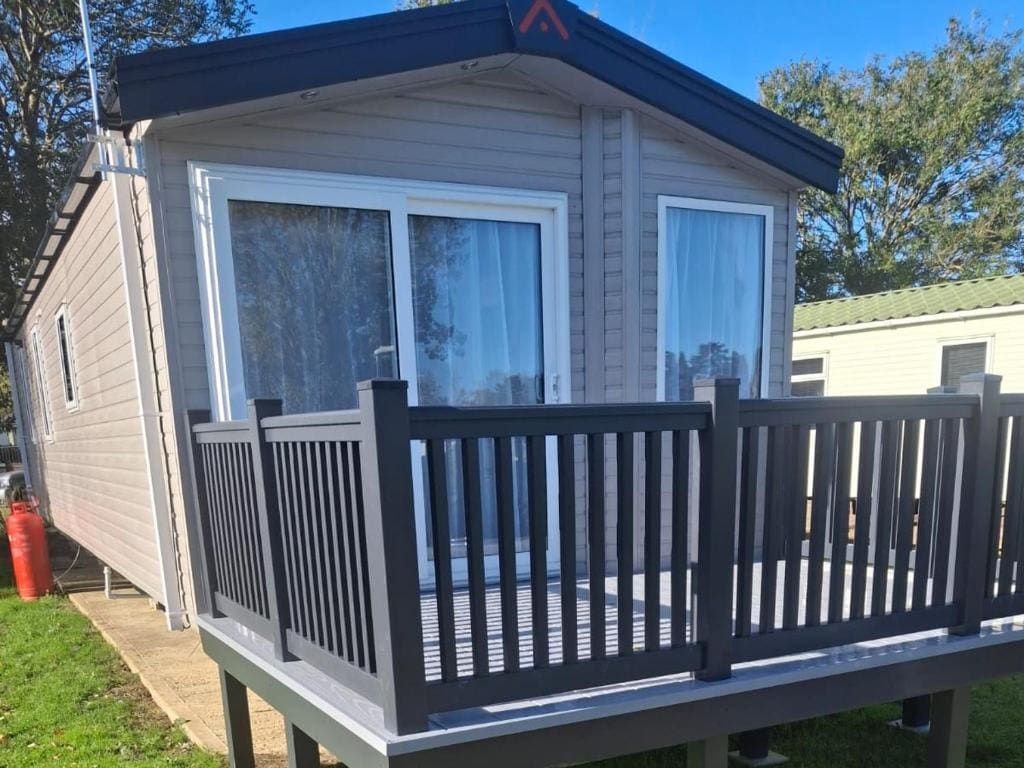 Billing Aquadrome Holiday Park Fishing Lakes Gold Caravan - View 2