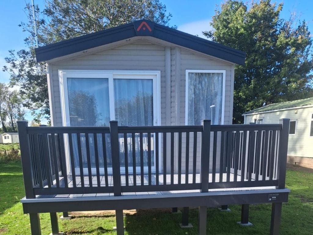 Billing Aquadrome Holiday Park Fishing Lakes Gold Caravan - Main view