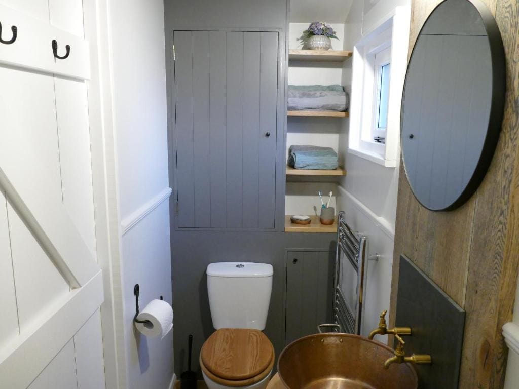 Ravenscroft Retreats Glamping - View 6