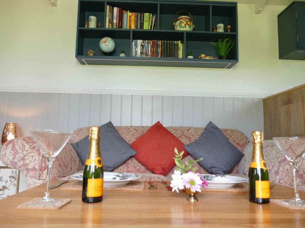 Ravenscroft Retreats Glamping - View 5