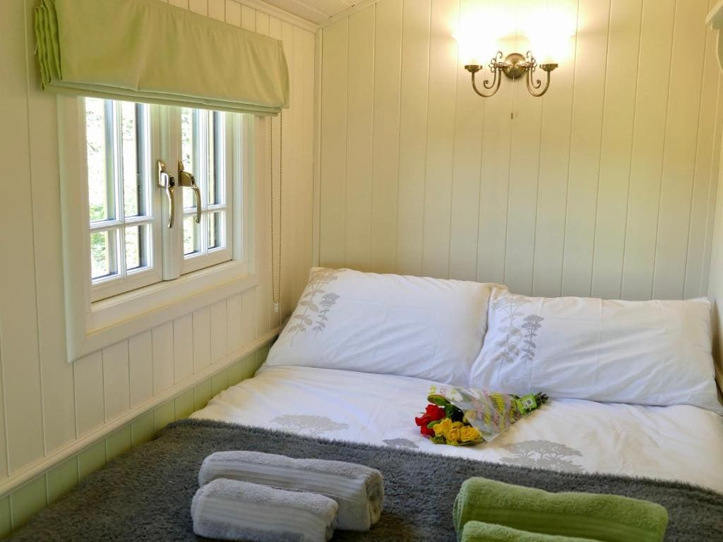 Ravenscroft Retreats Glamping - View 2
