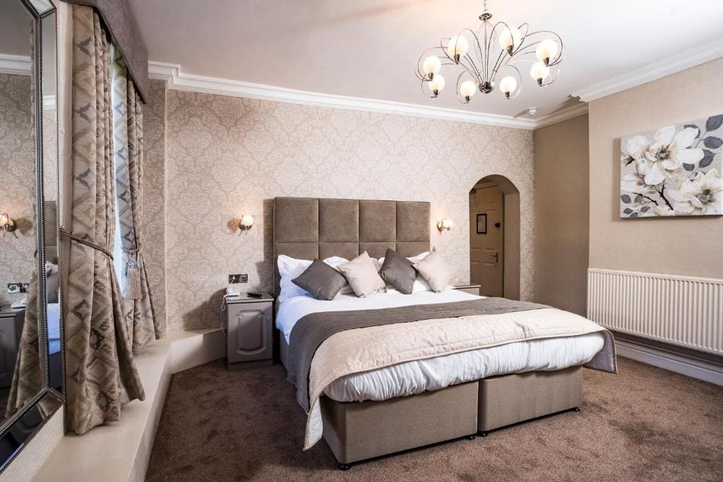 Borough Arms Hotel - View 7