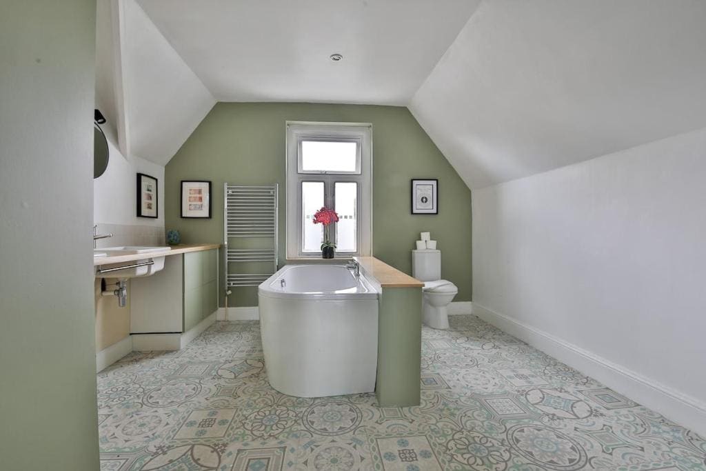 Elegant Victorian Home with Pool Table & Parking - View 7